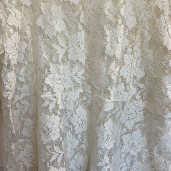 White lace top - Picture 5 of 6